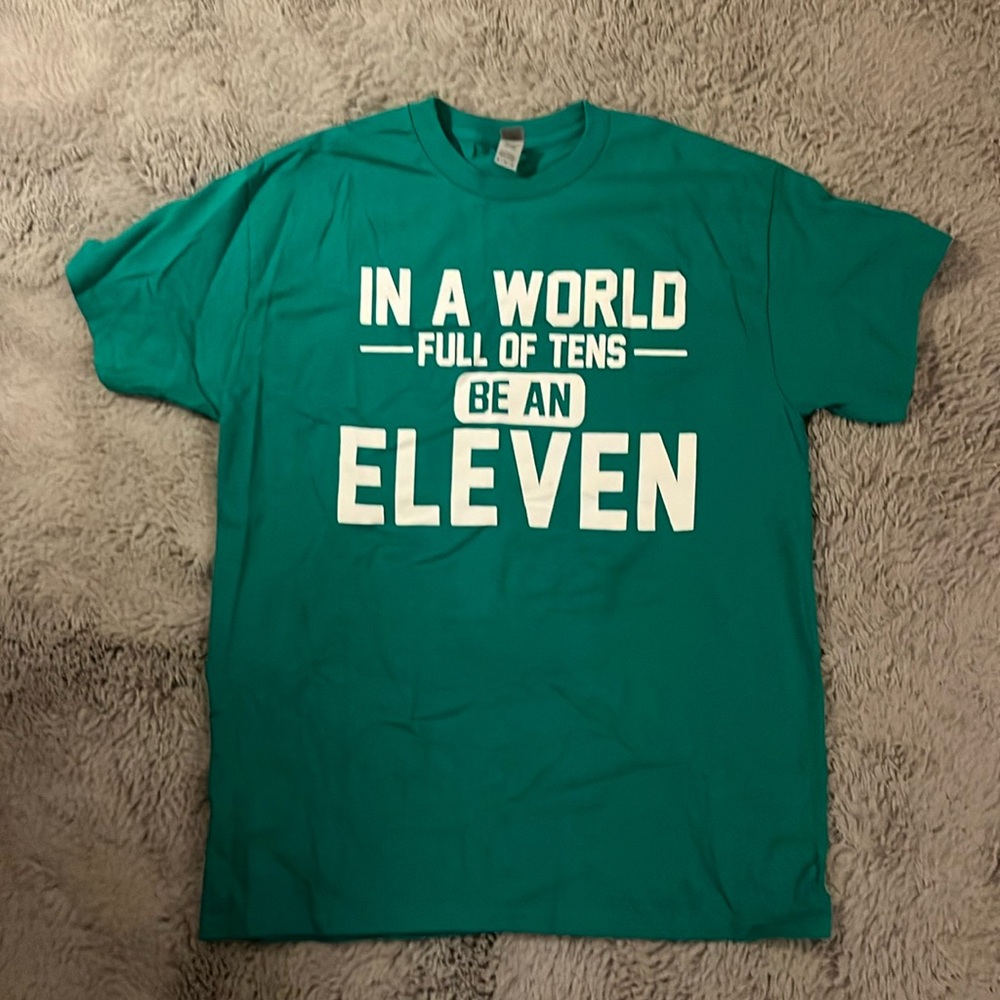 NWOT Green graphic tee